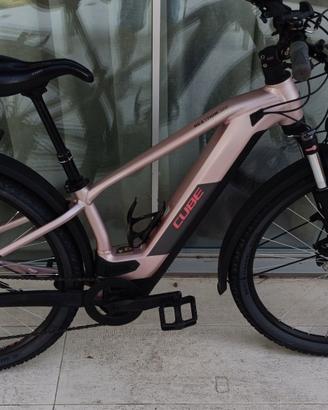 Mtb  elettrica Cube reaction