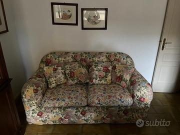 Divano letto biposto con rivestimento in tessuto