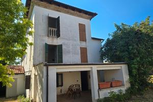 Casale parzialmente ristrutturato