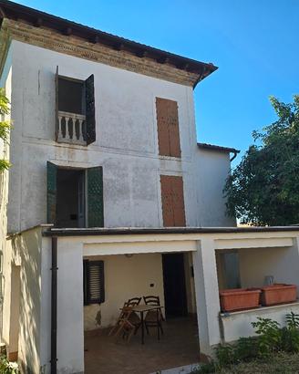 Casale parzialmente ristrutturato
