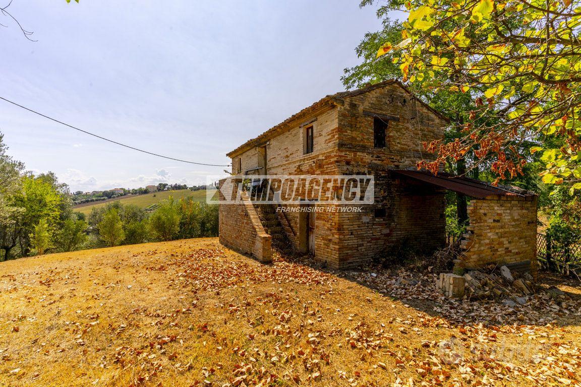 Casale da ristrutturare, a due passi dal centro, p - Vista 5