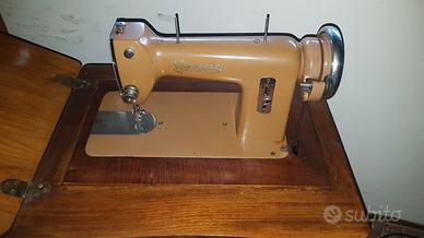 Macchina da cucire Necchi