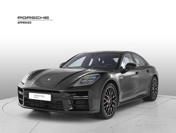 PORSCHE Panamera 4