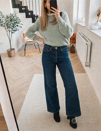 Jeans blu scuro a zampa