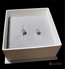 Orecchini in oro bianco 18 kt con brillanti da 0,5