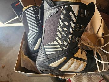 scarponi snowboard Nitro taglia 44