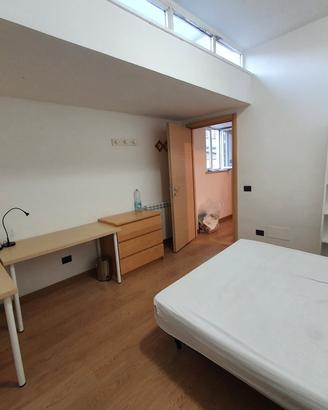 Stanza arredata per studente - zona università