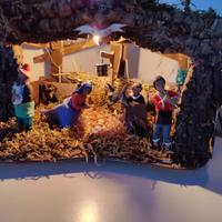 Presepe con pastori che si muovano