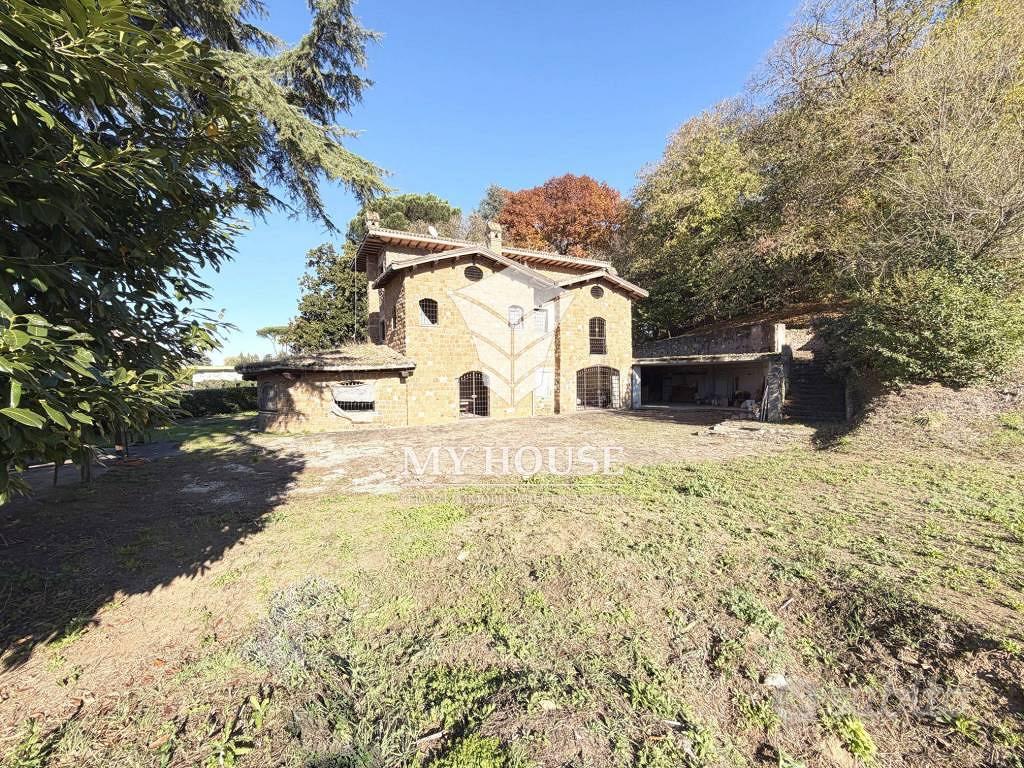 Rustico / Casale di 463 m² con più di 5 locali e b - Vista 3
