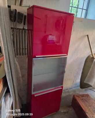 mobile bagno di design laccato rosso