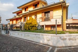 PORZIONE DI BIFAMILIARE A CALDOGNO