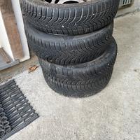 Pneumatici invernali su cerchi in acciaio