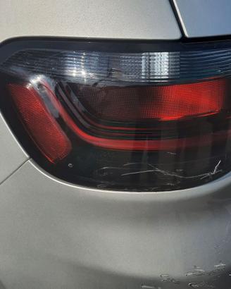 faro posteriore jeep compass 2022
