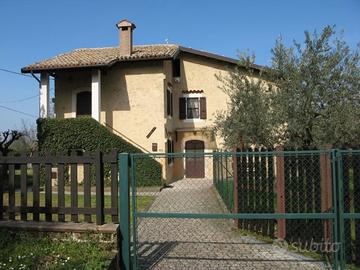 Tocco da Casauria: Casa di campagna con giardino