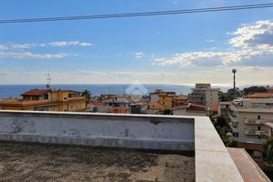 3 LOCALI A GRAVINA DI CATANIA