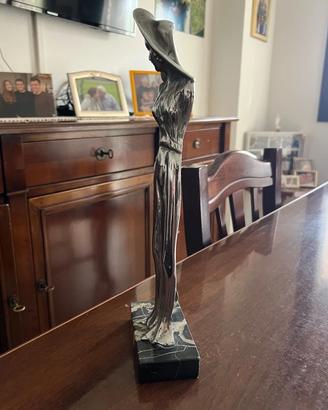 Scultura Statua Dama con Cappello Stile Art Déco