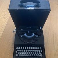 Macchina da scrivere INVICTA da collezione