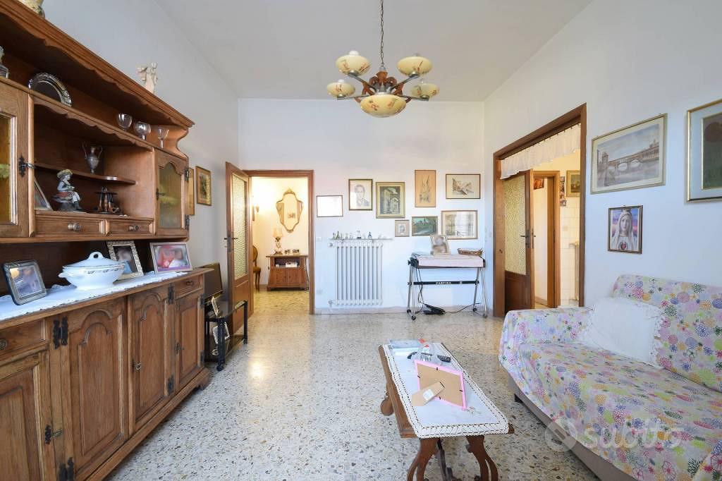 Appartamento di 130 m² con 5 locali a Firenze