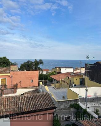 Casa singola con terrazza ad Acireale centro