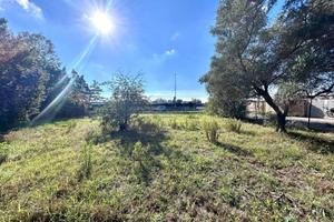 Terreno di 828 m² a Roma