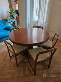 Tavolo estendibile rotondo in legno vintage