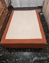 Letto sommier rivestito in tessuto