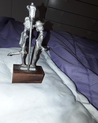 statuina " gli innamorati  di  Peynet" in peltro  