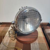 Lampada da tavolo con faro anteriore moto