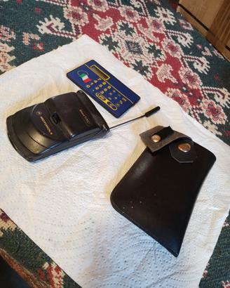 Cellulare Motorola vintage con antenna
