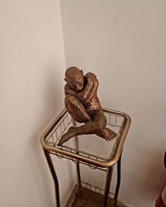 Statua linguaggio del corpo