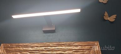 luce LED sopra specchi