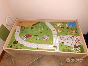 Tavolo gioco con pista trenino con personaggi