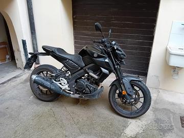 Moto yamaha mt 125