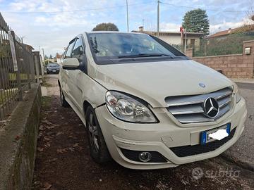 Mercedes B180 mot- 2.0 turbo Anno 2010/12