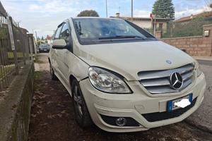 Mercedes B180 mot- 2.0 turbo Anno 2010/12