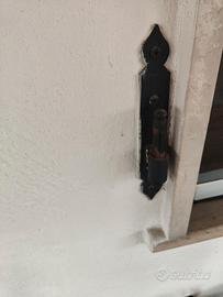 Finestra scuri in legno rustico