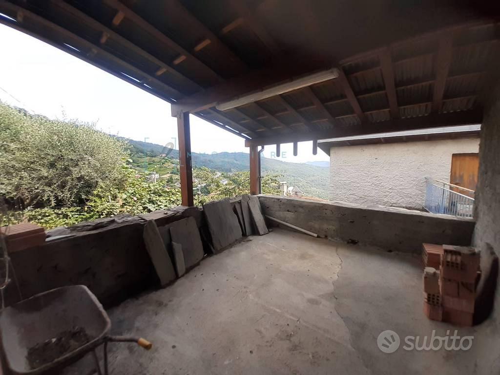 Rustico / Casale di 120 m² con 5 locali e box auto - Altro