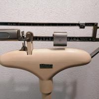 Bilancia medica con misuratore di altezza