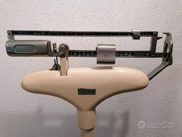 Bilancia medica con misuratore di altezza