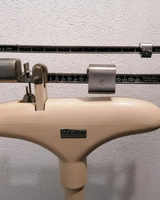 Bilancia medica con misuratore di altezza