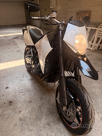 KTM 950 SM – TAGLIANDATA + GOMME E BATTERIA NUOVE