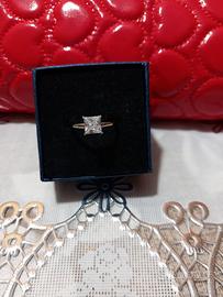 Anello pietra quadrata