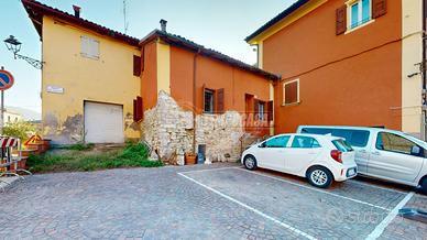 CASA INDIPENDENTE IN PIAZZA A SAVIGNO