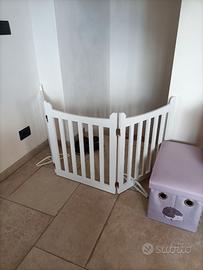 Cancelletto in legno laccato per scale e camino