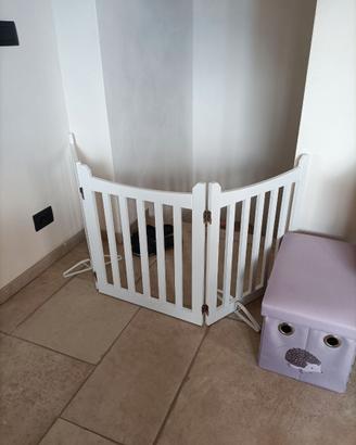 Cancelletto in legno laccato per scale e camino