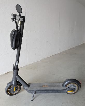Monopattino elettrico Ninebot G30 MAX + accessori