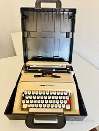 Macchina da  scrivere Olivetti Lettera 35