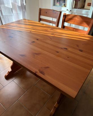 Tavolo in legno di pino