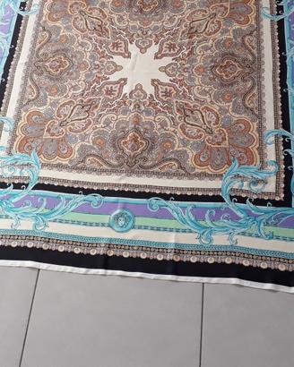 Gran foulard di seta Versace