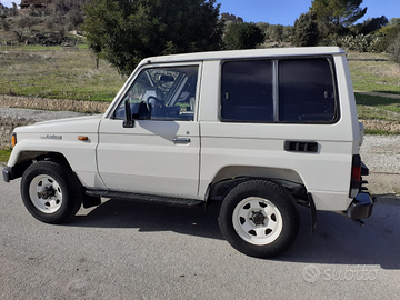 Toyota land cruiser lj 70